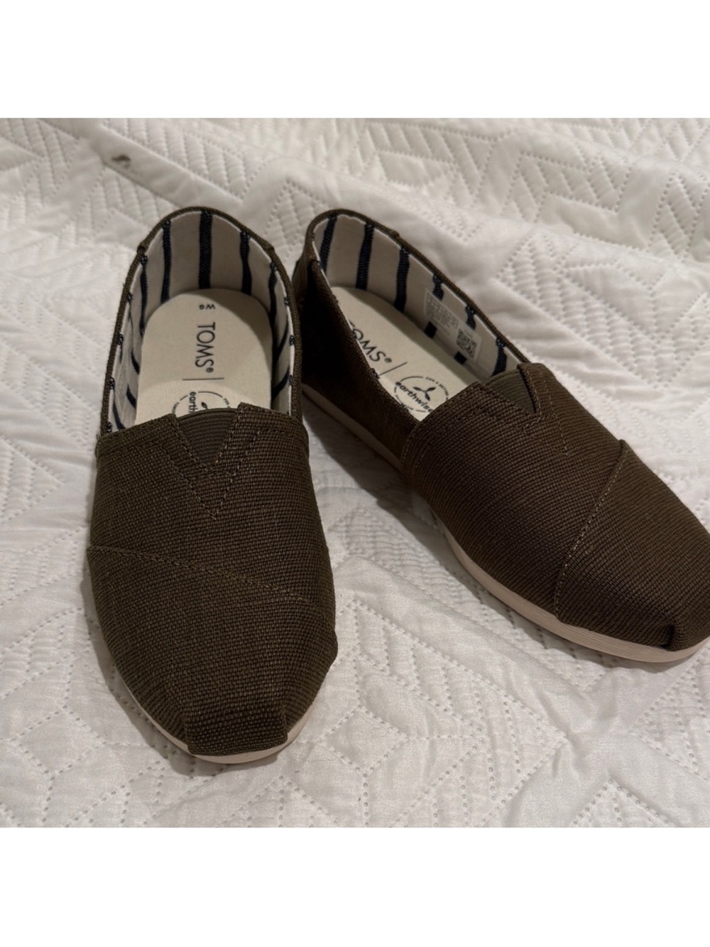 Toms women’s Canvas Slip-On Loafers alpargatas in Dark Brown chocolate 6W 4Y